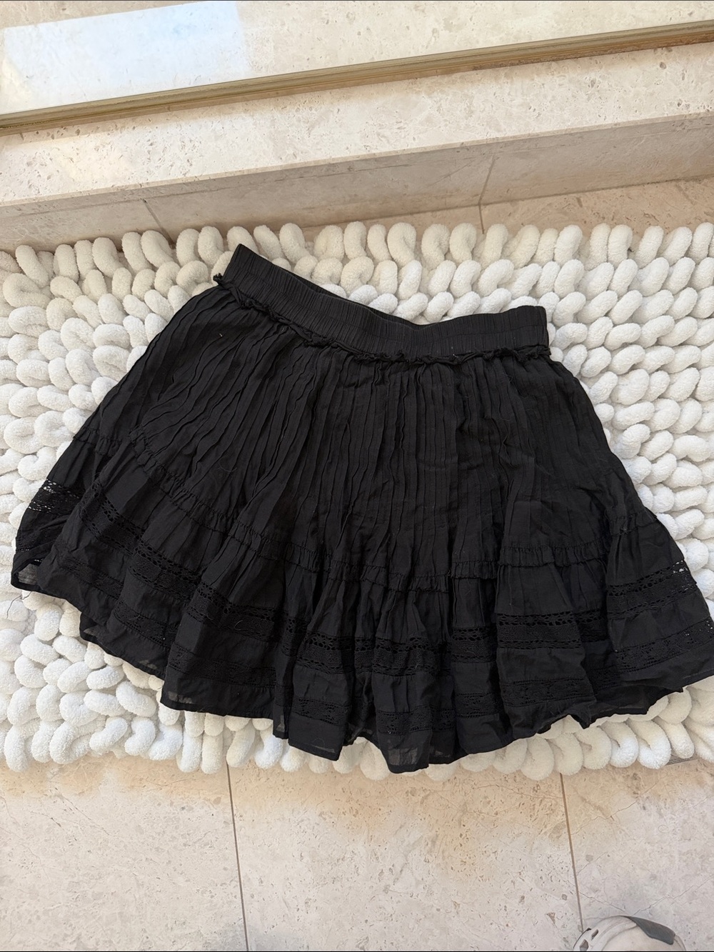Aritzia ruffle skirt